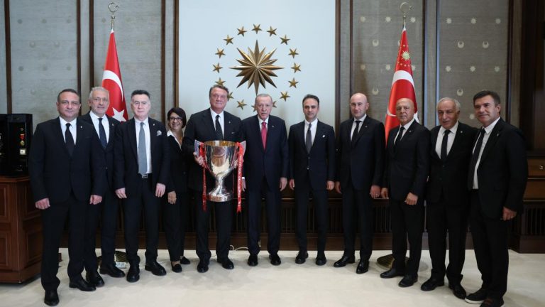 Cumhurbaşkanı Erdoğan, BJK heyetini kabul etti