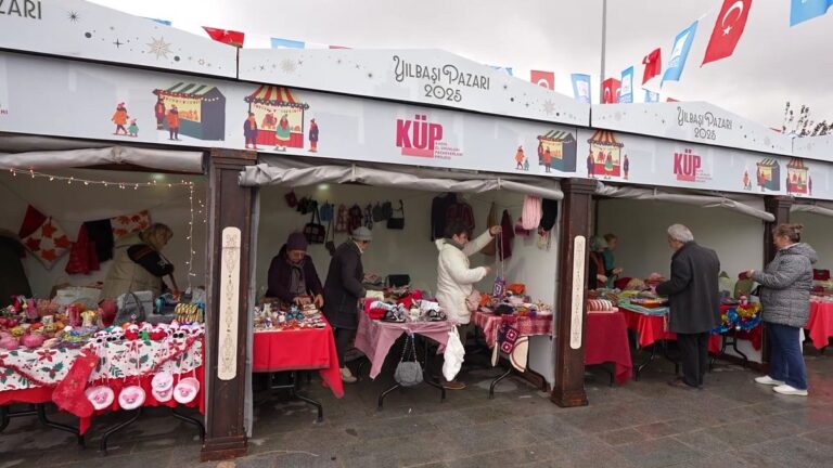 AK İBB grup sözcüsü yılbaşı pazarını eleştirdi: “Üsküdar bir Türk-İslam şehridir”