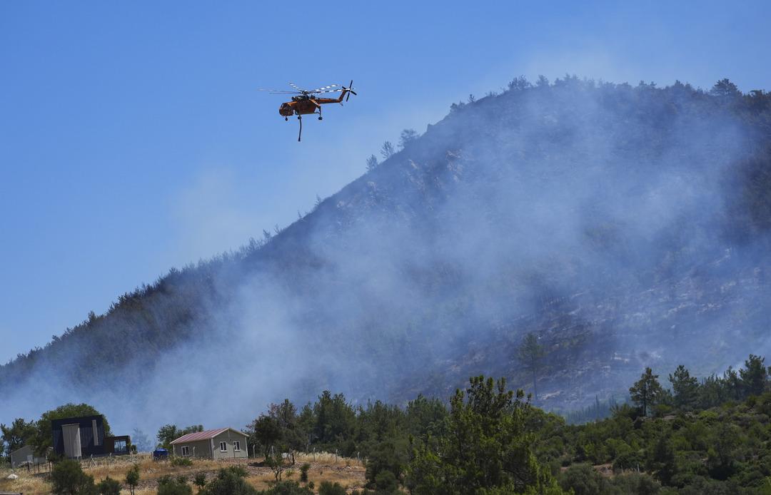 Izmir, Hatay ve Manisa Orman Ateşinde ... Takımlar yoğun bir şekilde savaşıyor! Seferihisar Belediye Başkanı 8'den Acil Destek Çağrısı