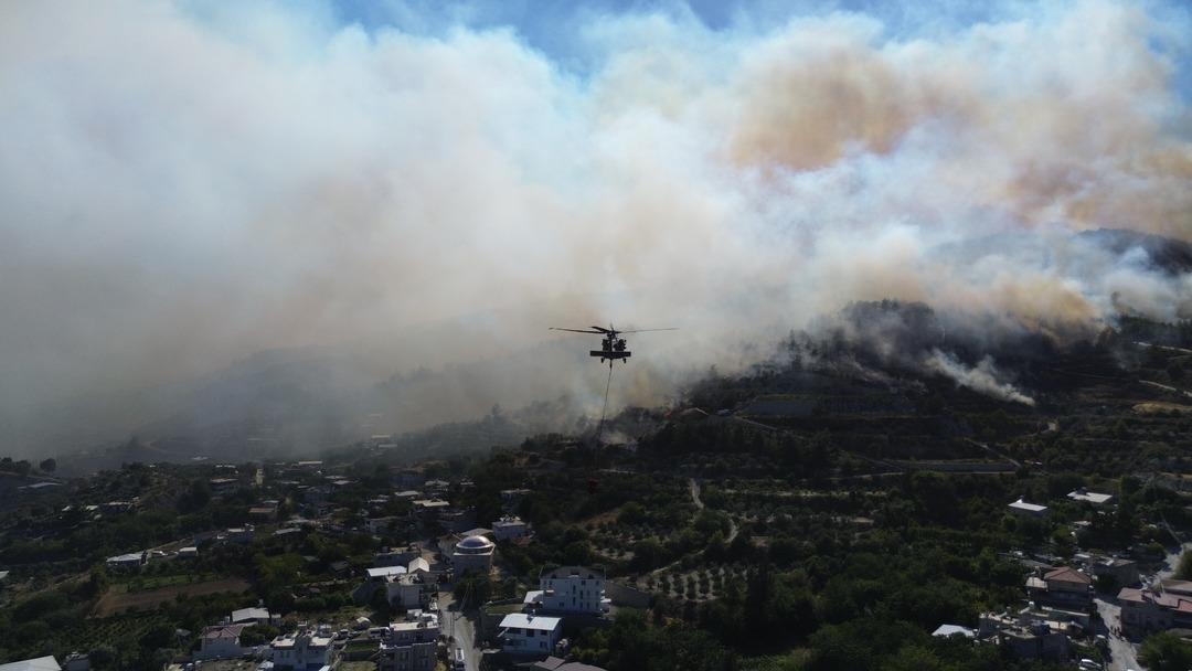 Izmir, Hatay ve Manisa Orman Ateşinde ... Takımlar yoğun bir şekilde savaşıyor! Seferihisar Belediye Başkanı 3'ten Acil Destek Çağrısı