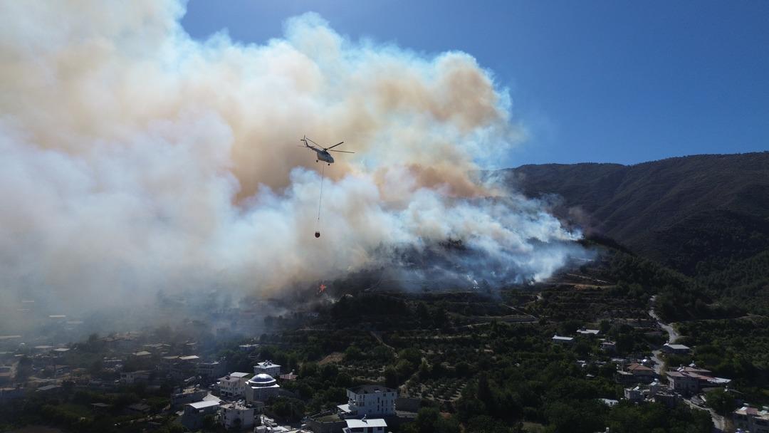 Izmir, Hatay ve Manisa Orman Ateşinde ... Takımlar yoğun bir şekilde savaşıyor! Seferihisar 4 Belediye Başkanından Acil Destek 4