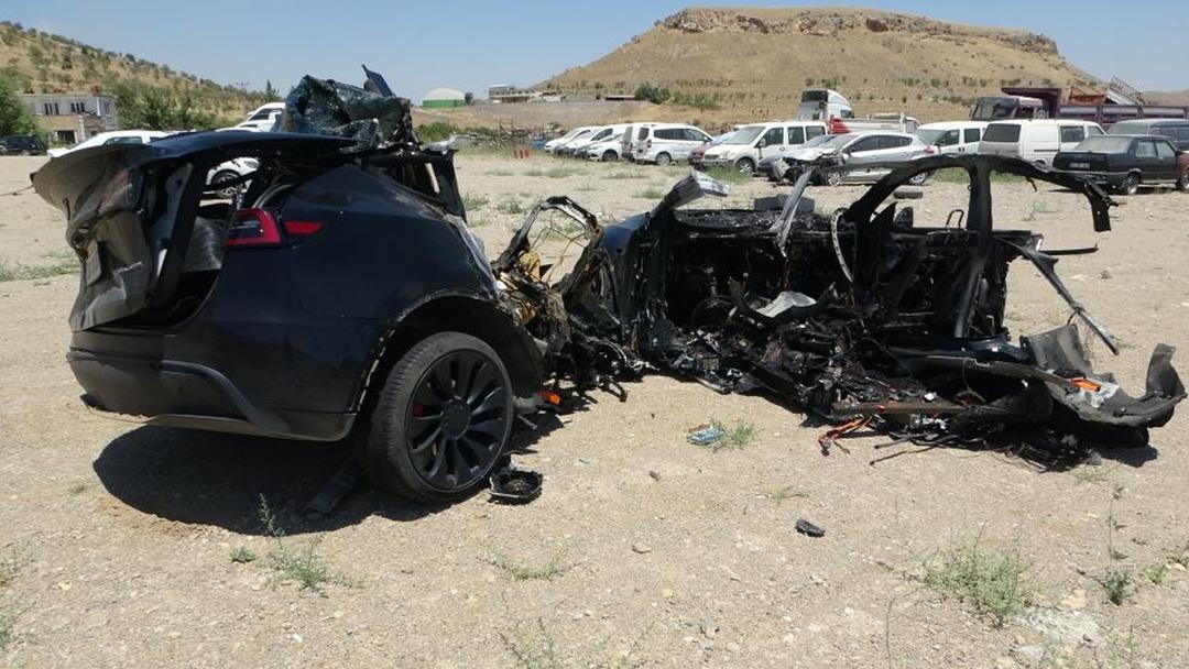 Malatya'da korkunç kaza! Tesla ikiye ayrıldı ... hemşireler hayatlarını kaybetti 2