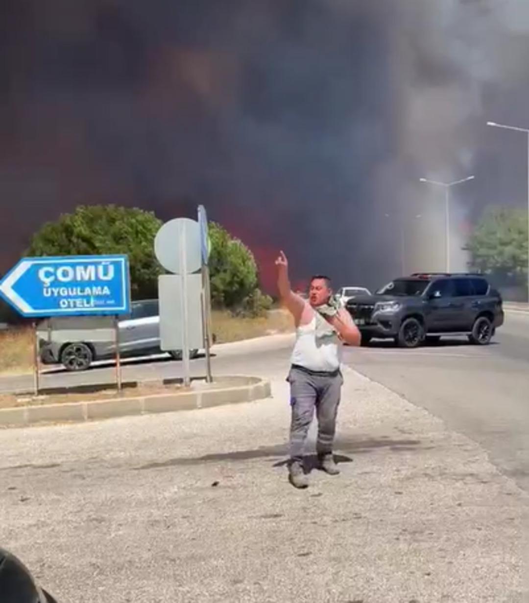 Son Dakika | Çanakkale'de yine orman ateşi! Sigara içmek gökyüzünü kapladı, alevler her yerde ortaya çıkıyor 3
