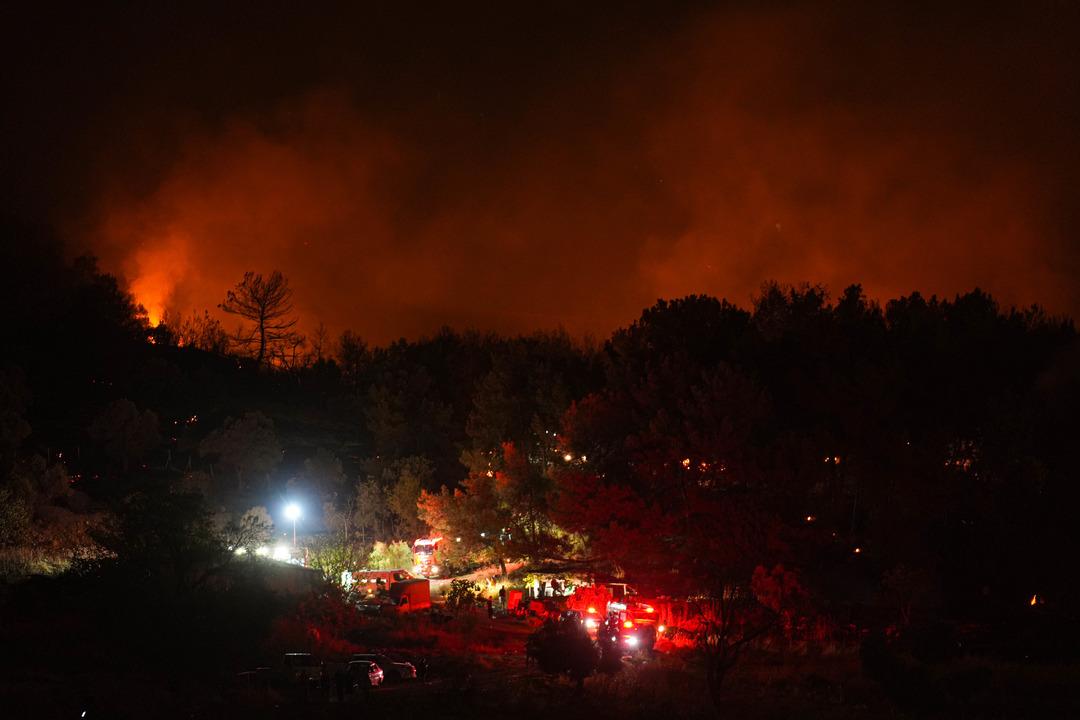 Minibüs ateşindeki Izmir Buca ormana atladı! Hava ve kara müdahale 5