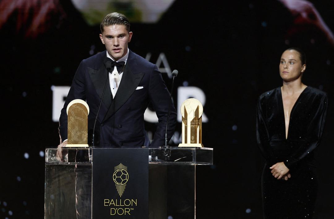 Yılın en iyi oyuncusu PSG Ousmane Dembele idi! Ballon D veya ödülün sahibini buldum ... 8