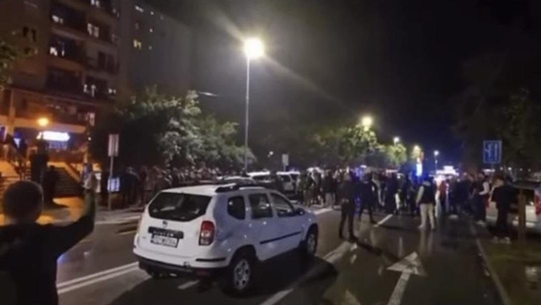 Türk restoranı ateşe verildi, Türk araçlarına saldırı düzenlendi: Karadağ sokakları yangına sahne oldu! Sınır dışı edilecekler 2