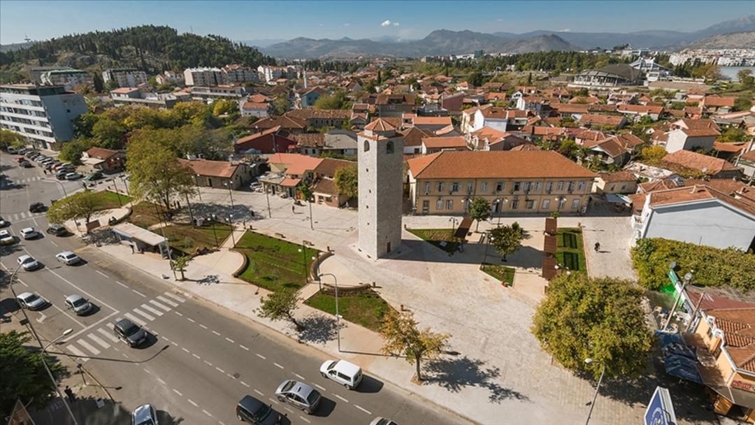 Türk restoranı ateşe verildi, Türk araçlarına saldırı düzenlendi: Karadağ sokakları yangına sahne oldu! Sınır dışı edilecekler 7